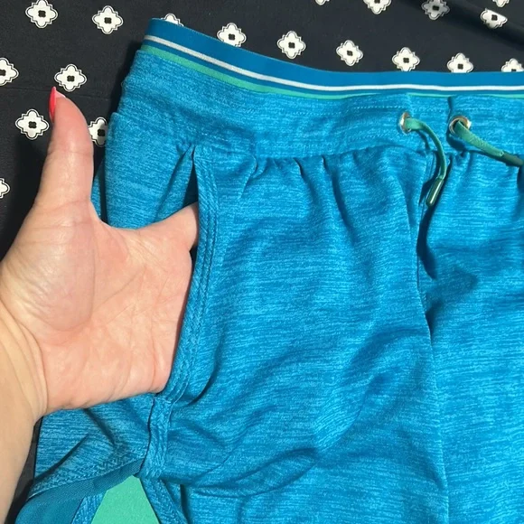💰2/$10 Avia teal and turquoise Athletic Shorts w/ pockets &drawstring size L - Picture 3 of 8